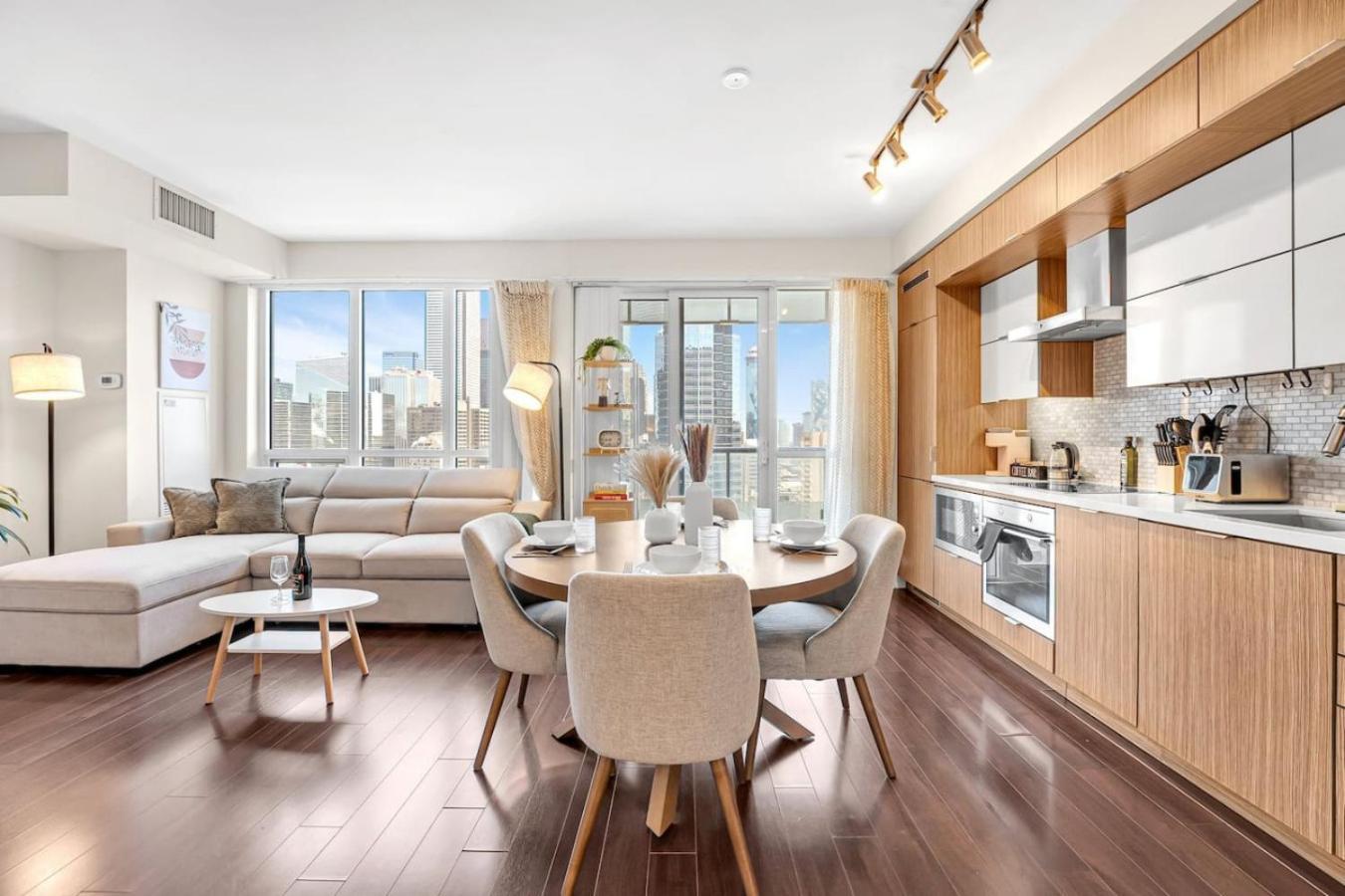 Boho 2bdrm Sleeps 6 Near Rogers Mtcc Union Cn Tower Holiday home Toronto