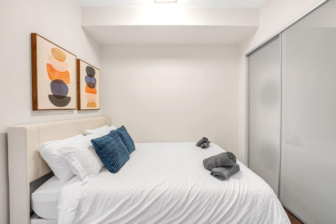 Boho 2bdrm Sleeps 6 Near Rogers Mtcc Union Cn Tower Holiday home Toronto