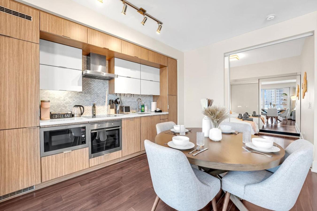 Holiday home Boho 2bdrm Sleeps 6 Near Rogers Mtcc Union Cn Tower