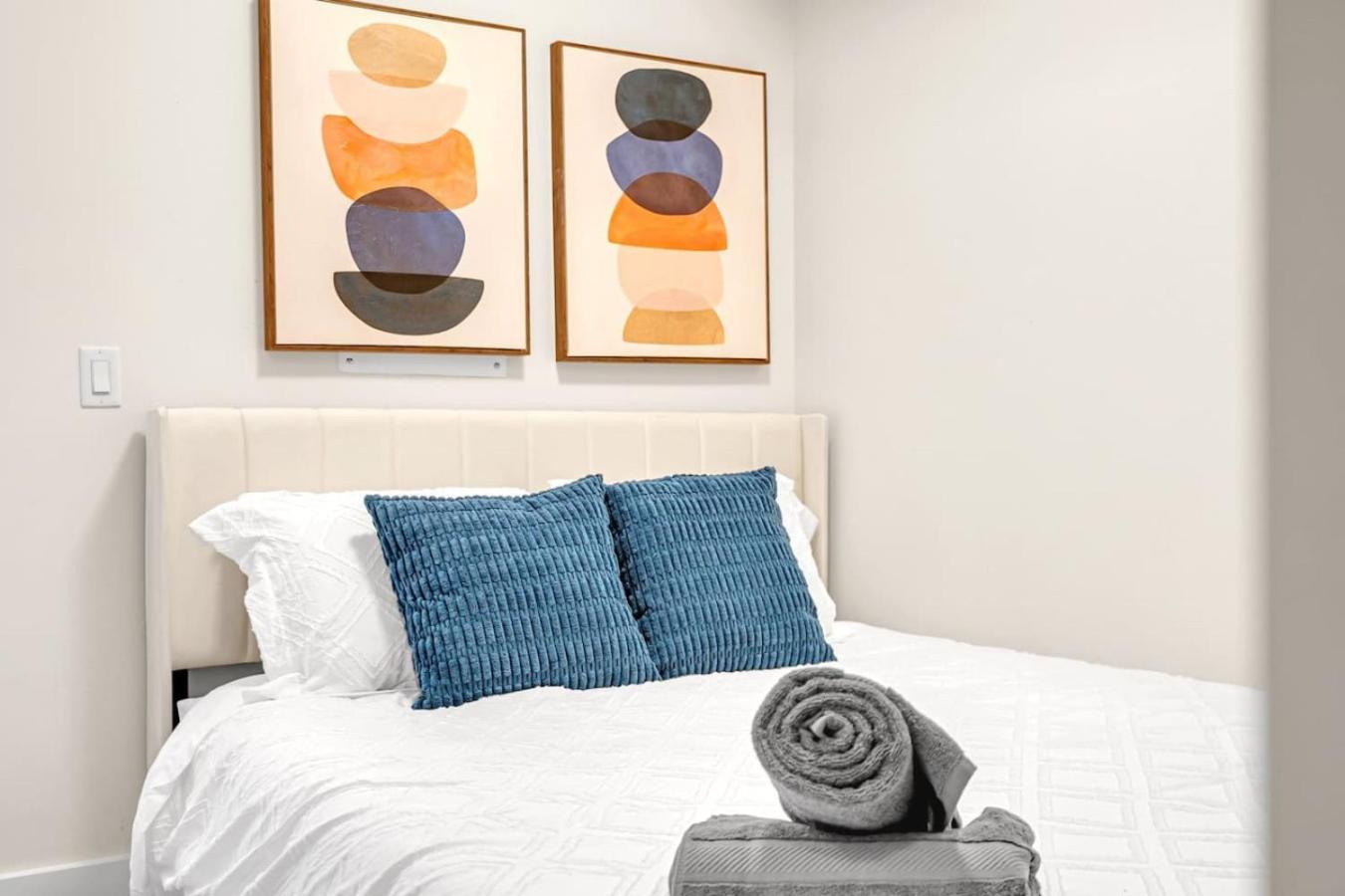 Holiday home Boho 2bdrm Sleeps 6 Near Rogers Mtcc Union Cn Tower Toronto