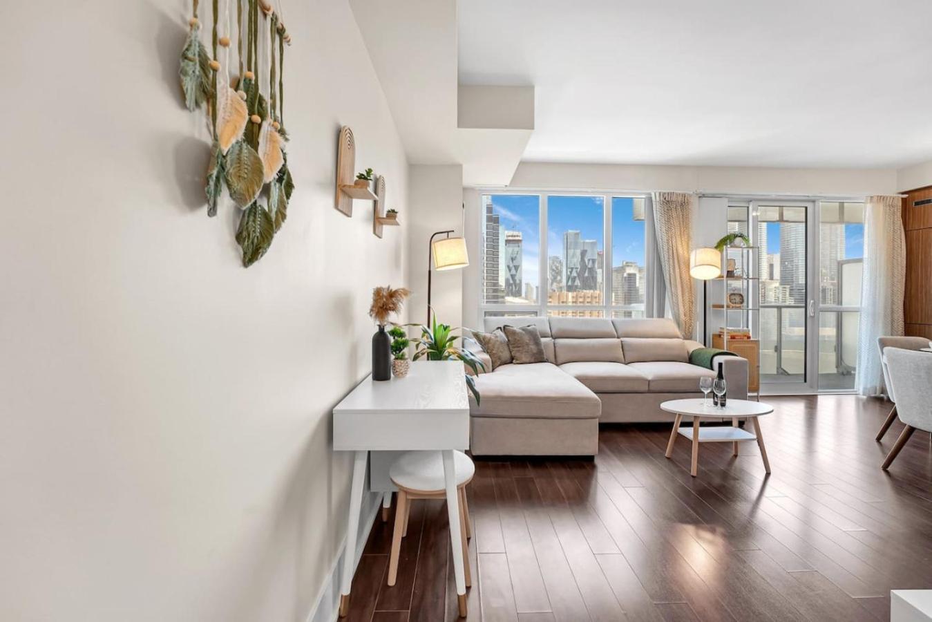Boho 2bdrm Sleeps 6 Near Rogers Mtcc Union Cn Tower Holiday home Toronto