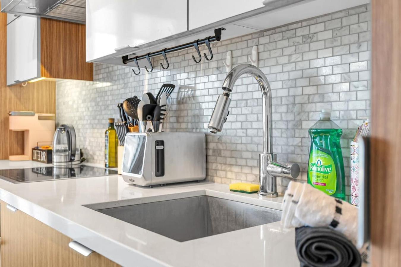 Holiday home Boho 2bdrm Sleeps 6 Near Rogers Mtcc Union Cn Tower Toronto